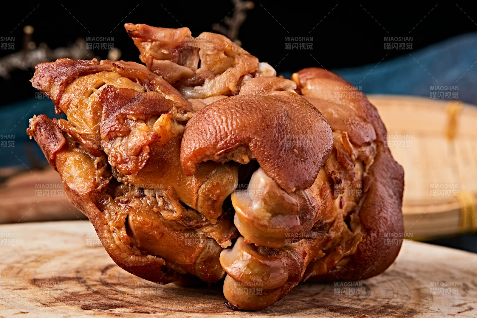 美味熏酱猪蹄图片
