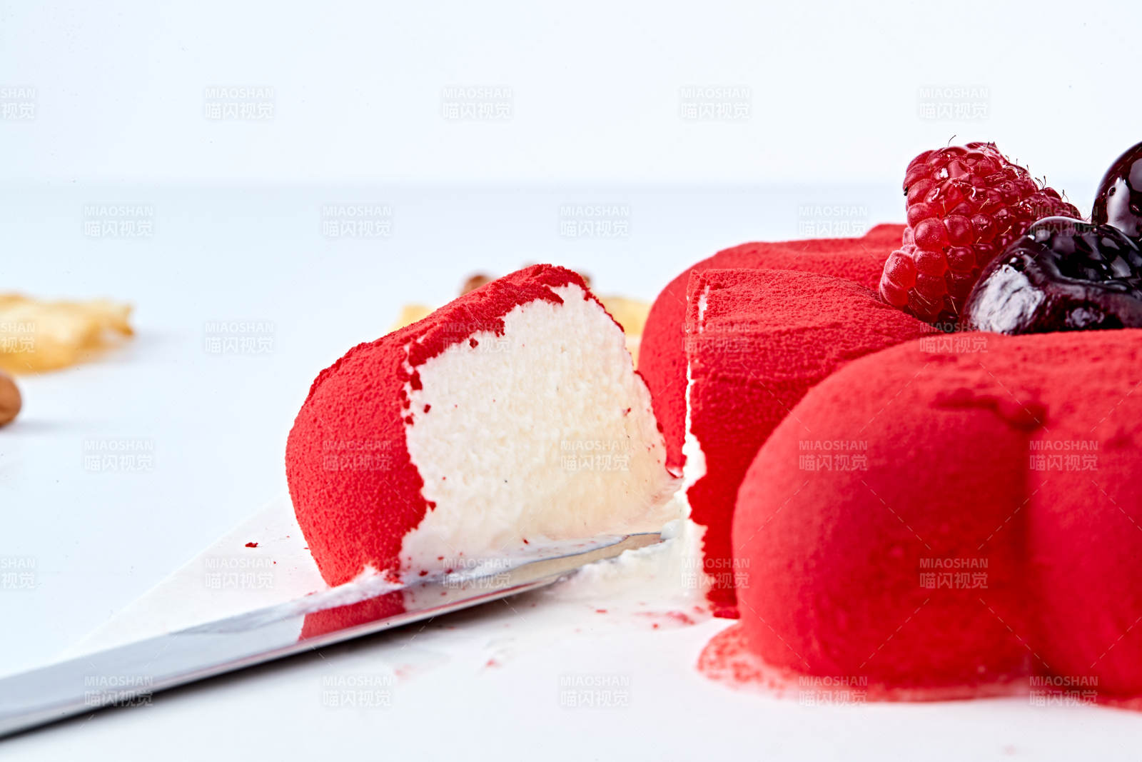 鲜水果抹茶心形奶油慕斯蛋糕图片