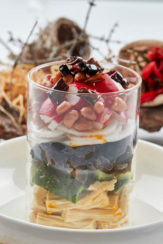 玻璃樽浇汁果仁腐竹木耳拌时蔬图片