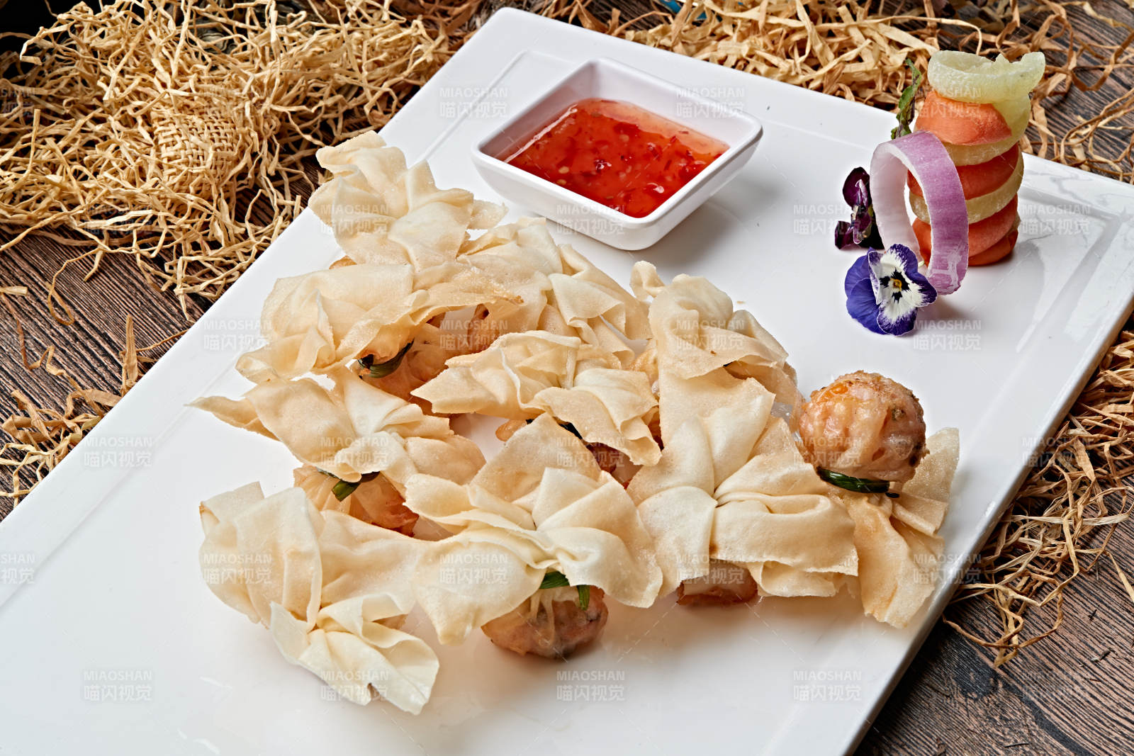 油炸虾肉馅口袋馄饨图片