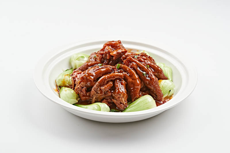 白色瓷盘装的的糟卤凤爪图片