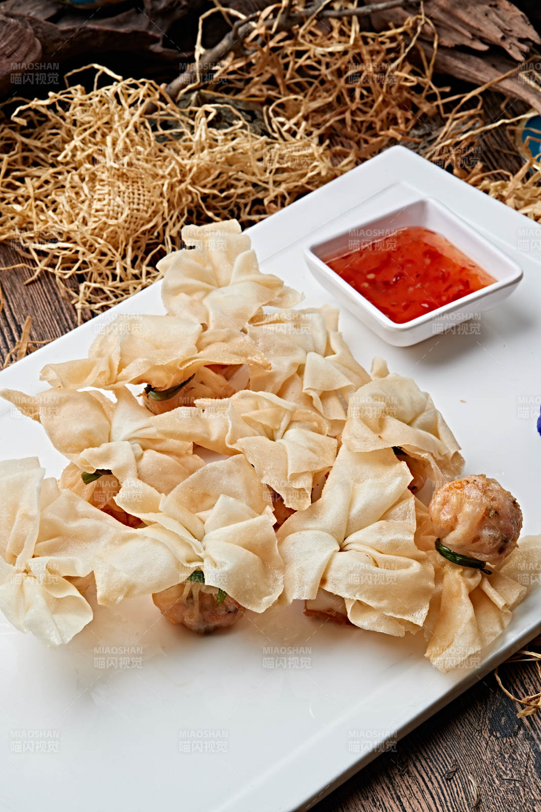 油炸虾肉馅口袋馄饨图片