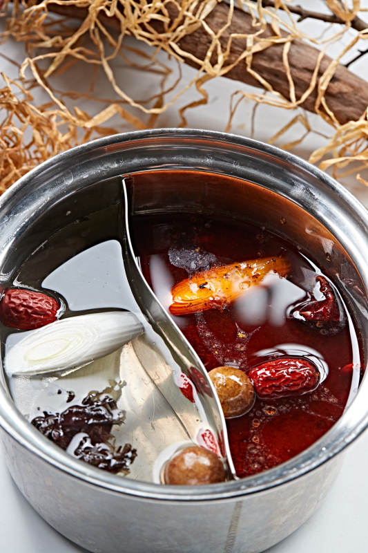 旋转自助小火锅鸳鸯汤底图片