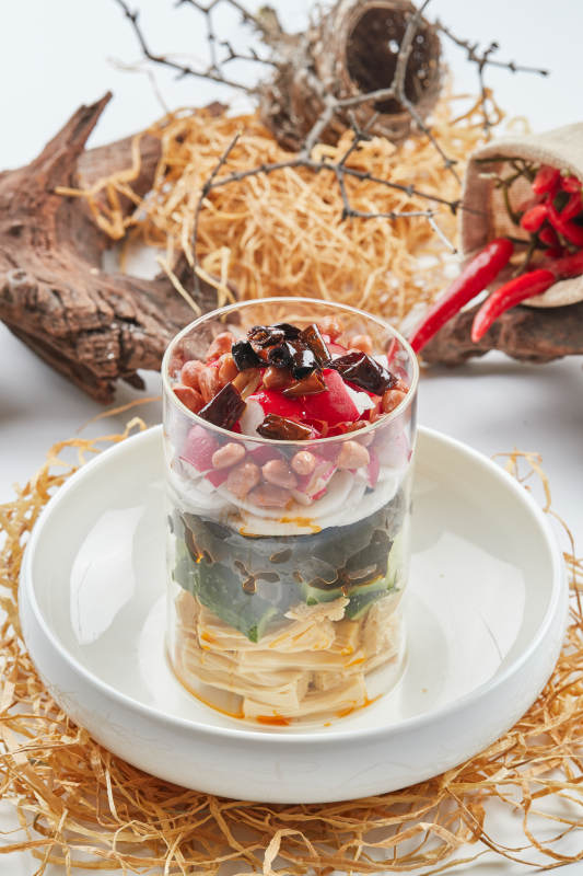 玻璃樽浇汁果仁腐竹木耳拌时蔬图片