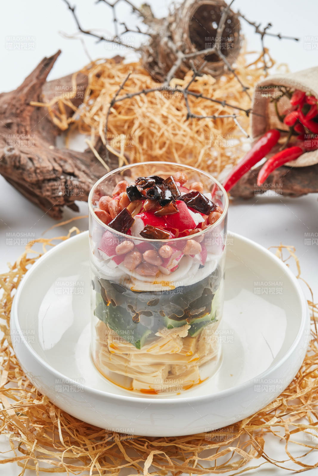 玻璃樽浇汁果仁腐竹木耳拌时蔬图片