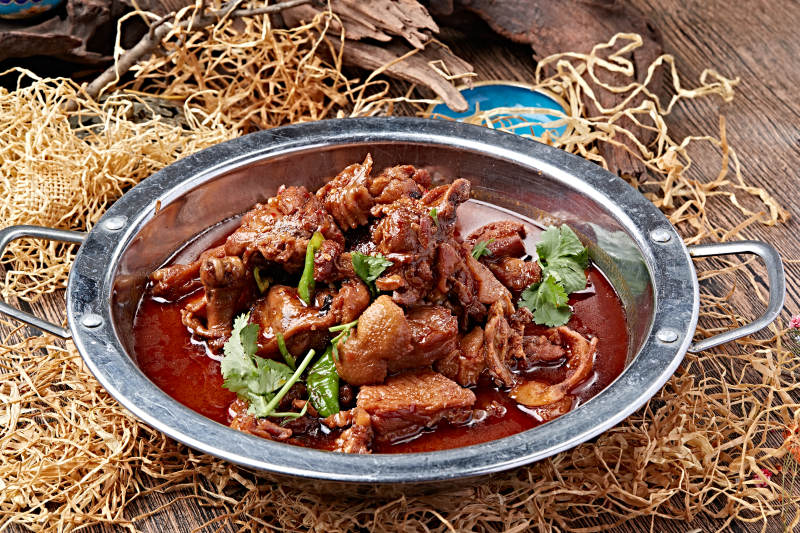 红焖铁锅炖柴鸡块图片