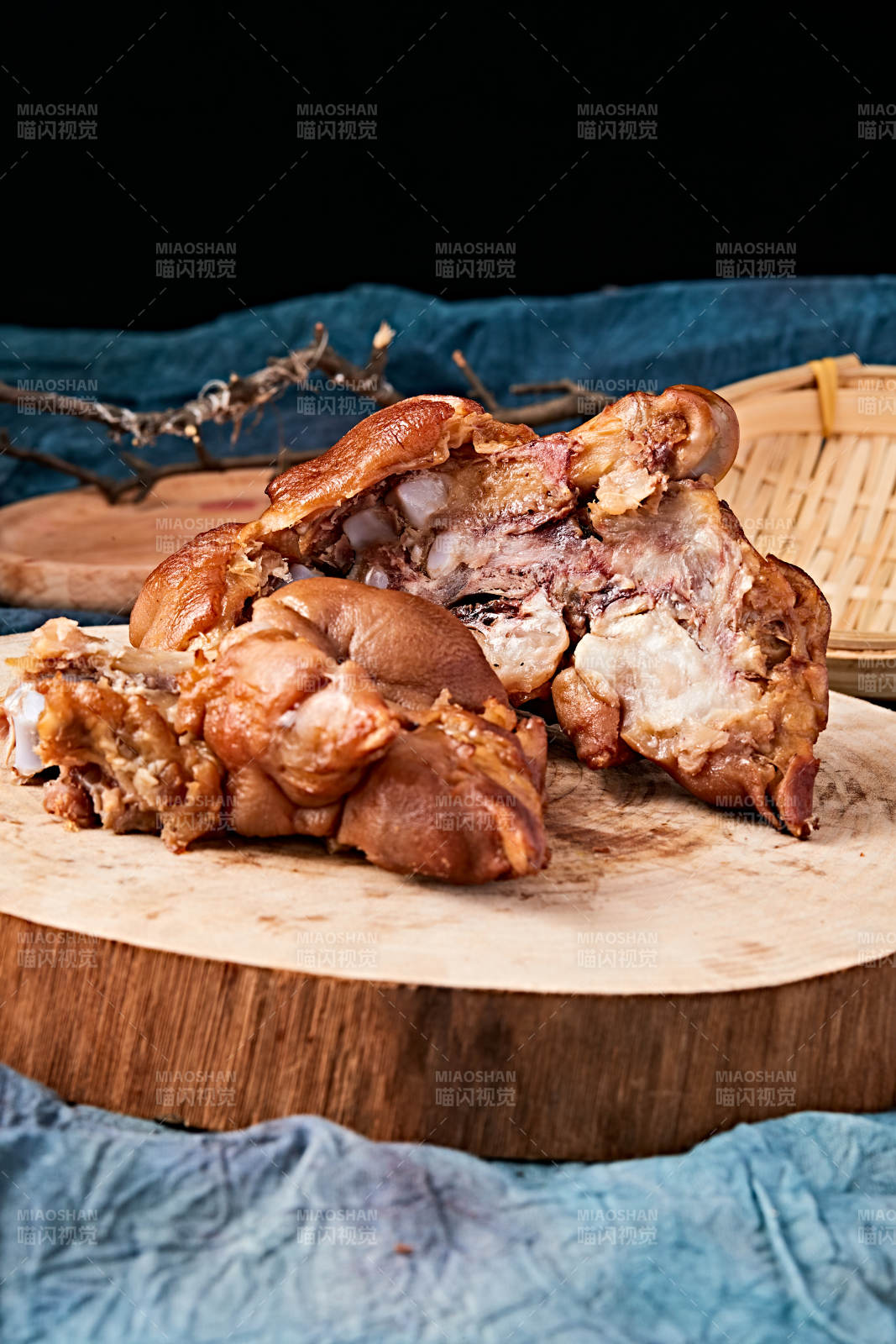 美味熏酱猪蹄图片