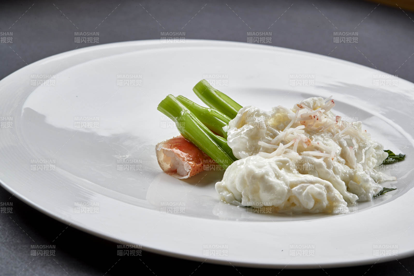 位菜阿拉斯深海帝王蟹腿肉配芥蓝图片