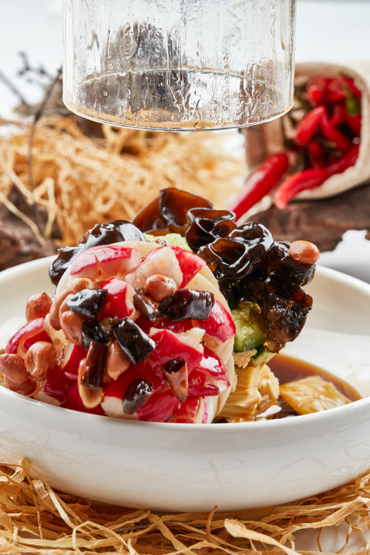 玻璃樽浇汁果仁腐竹木耳拌时蔬图片