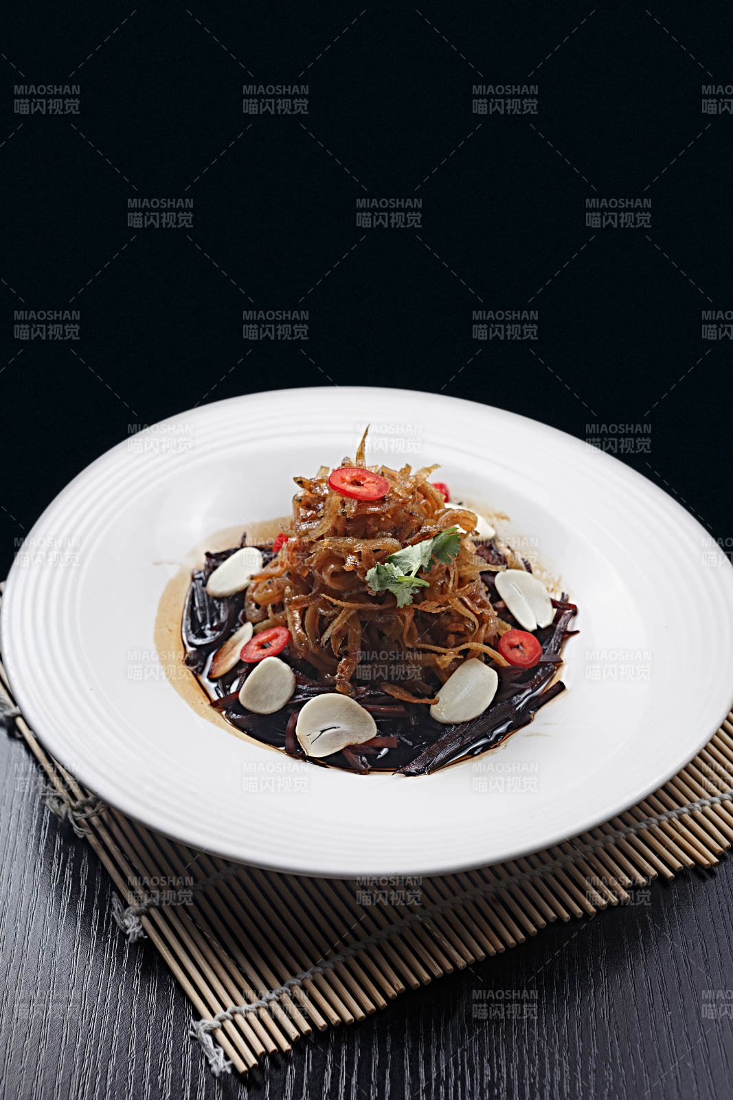 蒜香老咸菜拌银鱼图片