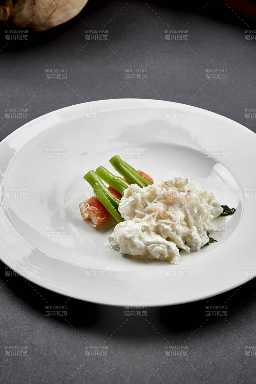 位菜阿拉斯深海帝王蟹腿肉配芥蓝图片