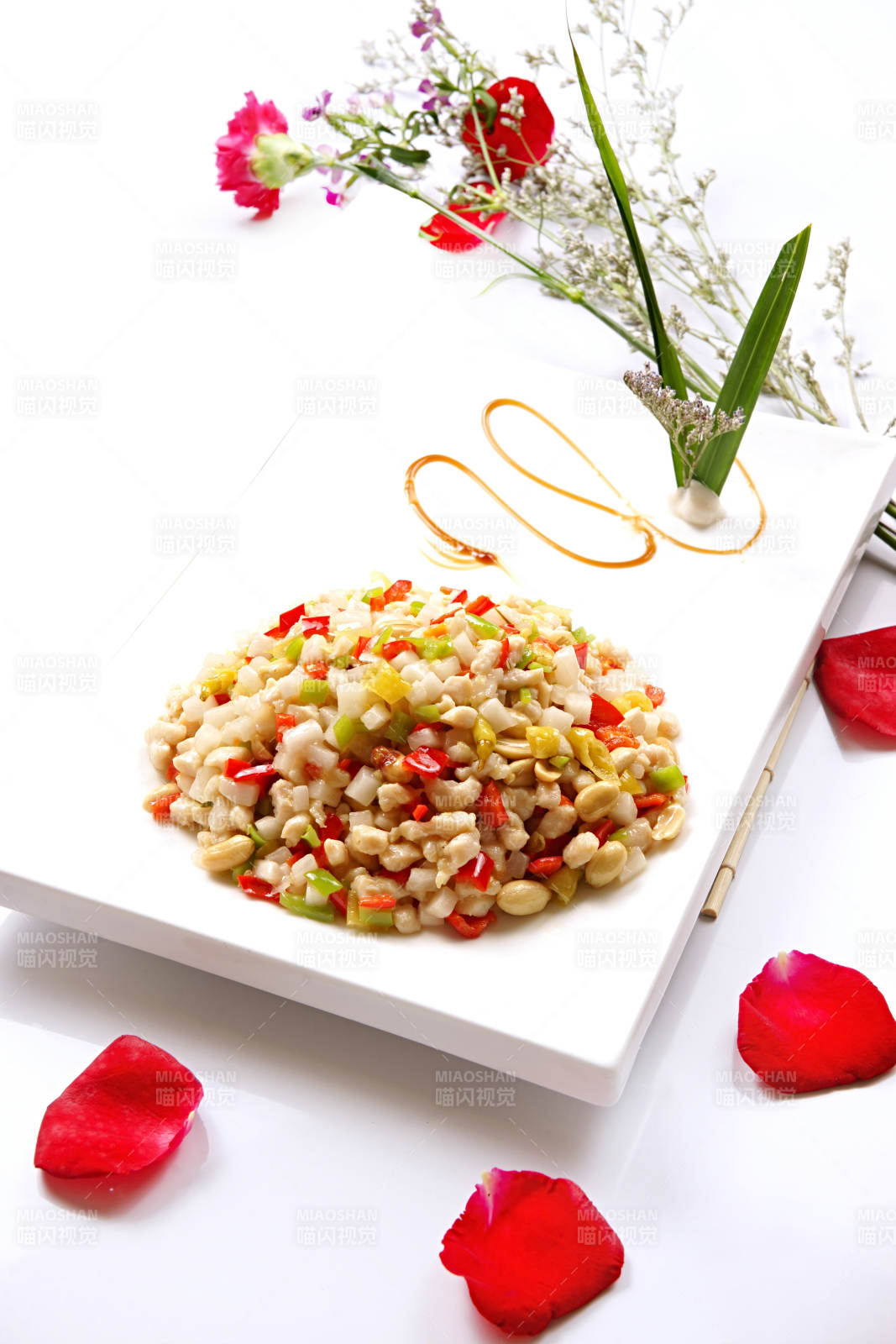 辣椒粒花生碎炒鸡丁图片