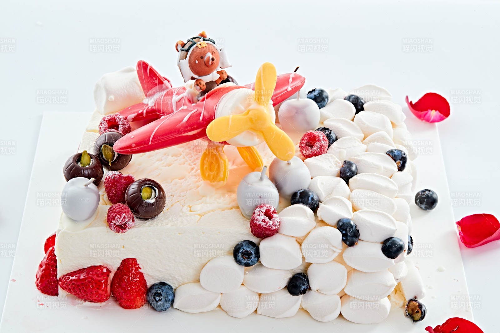 守护者乳脂鲜奶油儿童生日蛋糕图片