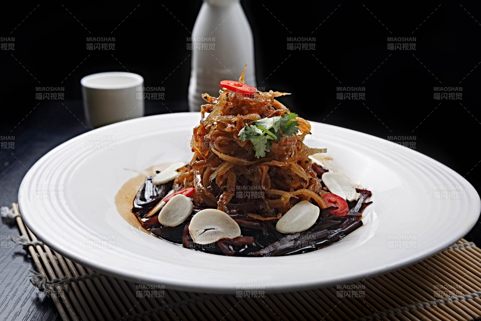 蒜香老咸菜拌银鱼图片