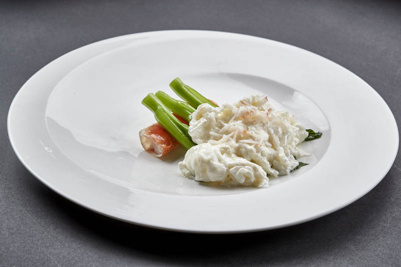 位菜阿拉斯深海帝王蟹腿肉配芥蓝图片