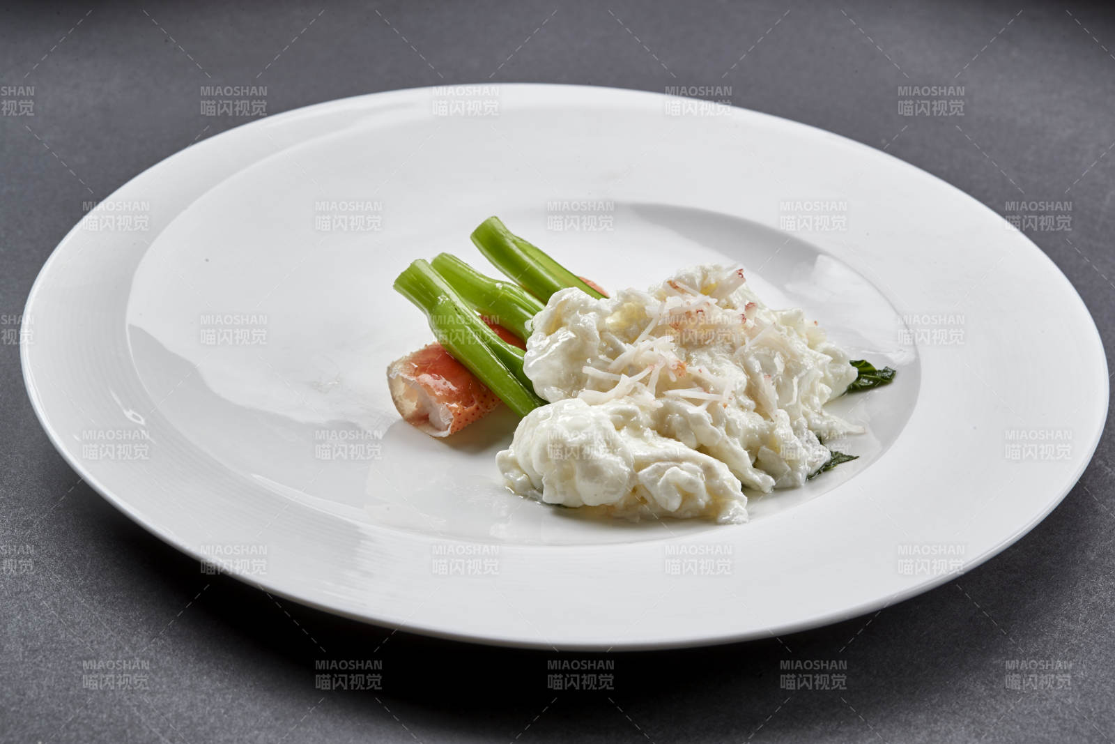 位菜阿拉斯深海帝王蟹腿肉配芥蓝图片