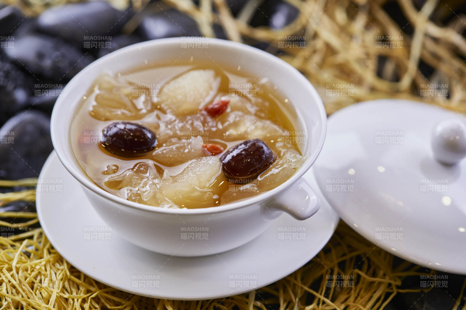 枸杞银耳红枣雪梨汤图片