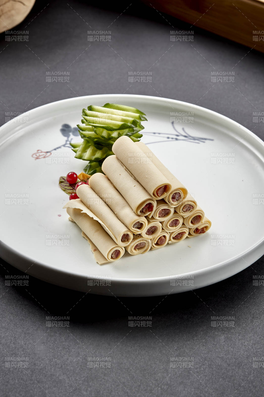 位菜阿拉斯深海帝王蟹腿肉配芥蓝图片