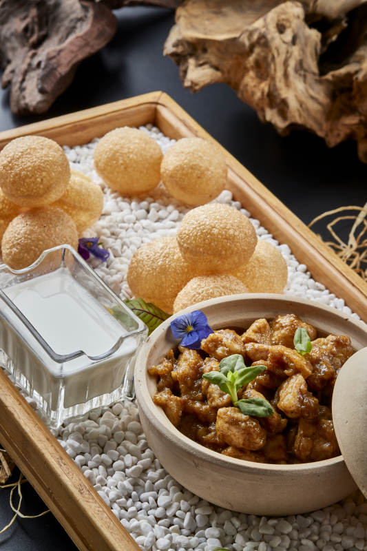 鲜奶麻团砂锅咖喱鸡块图片