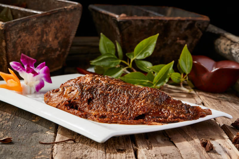 全鱼宴香酥炖鲫鱼图片