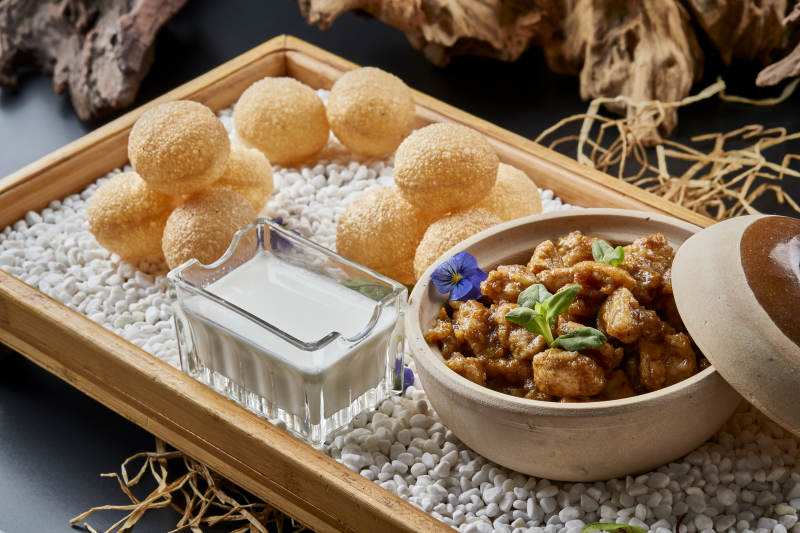 鲜奶麻团砂锅咖喱鸡块图片