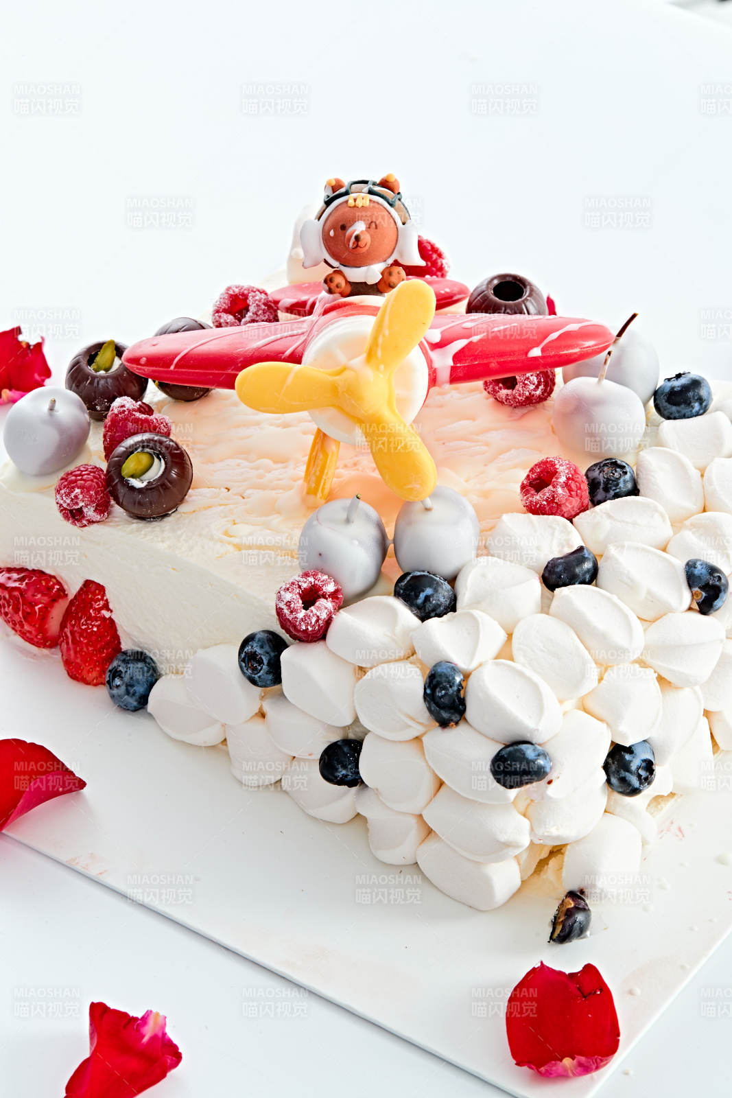 守护者乳脂鲜奶油儿童生日蛋糕图片