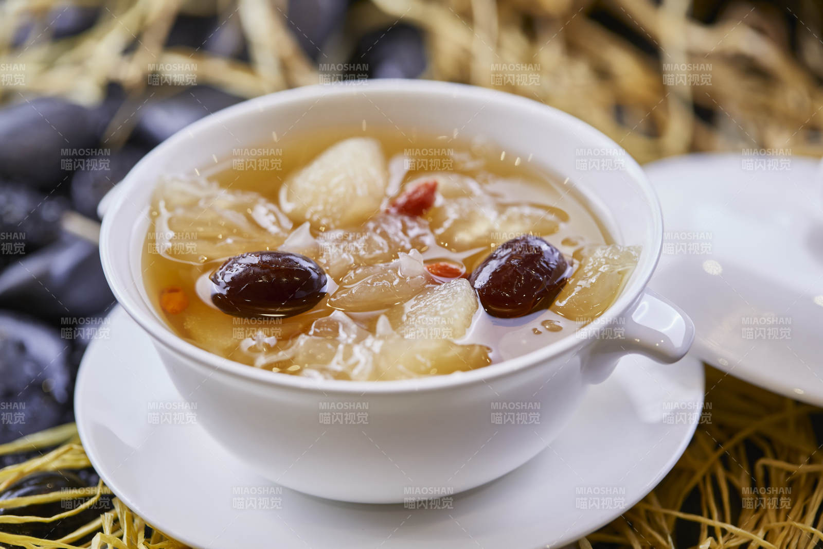 枸杞银耳红枣雪梨汤图片