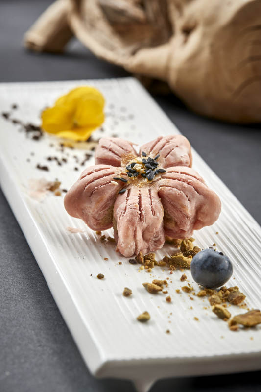 精美面点甜品樱花榴莲酥图片