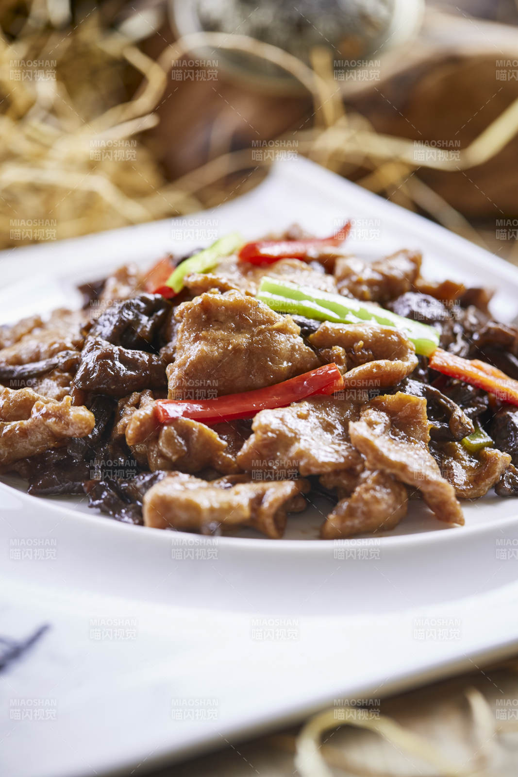 山珍菌小炒黄牛肉图片