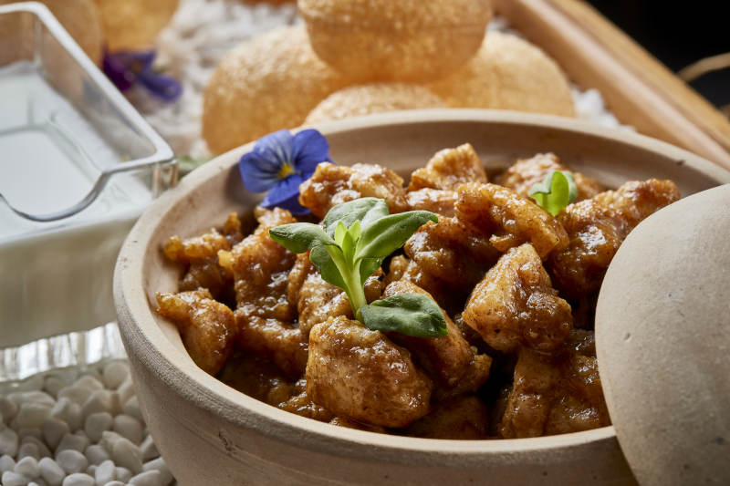 鲜奶麻团砂锅咖喱鸡块图片