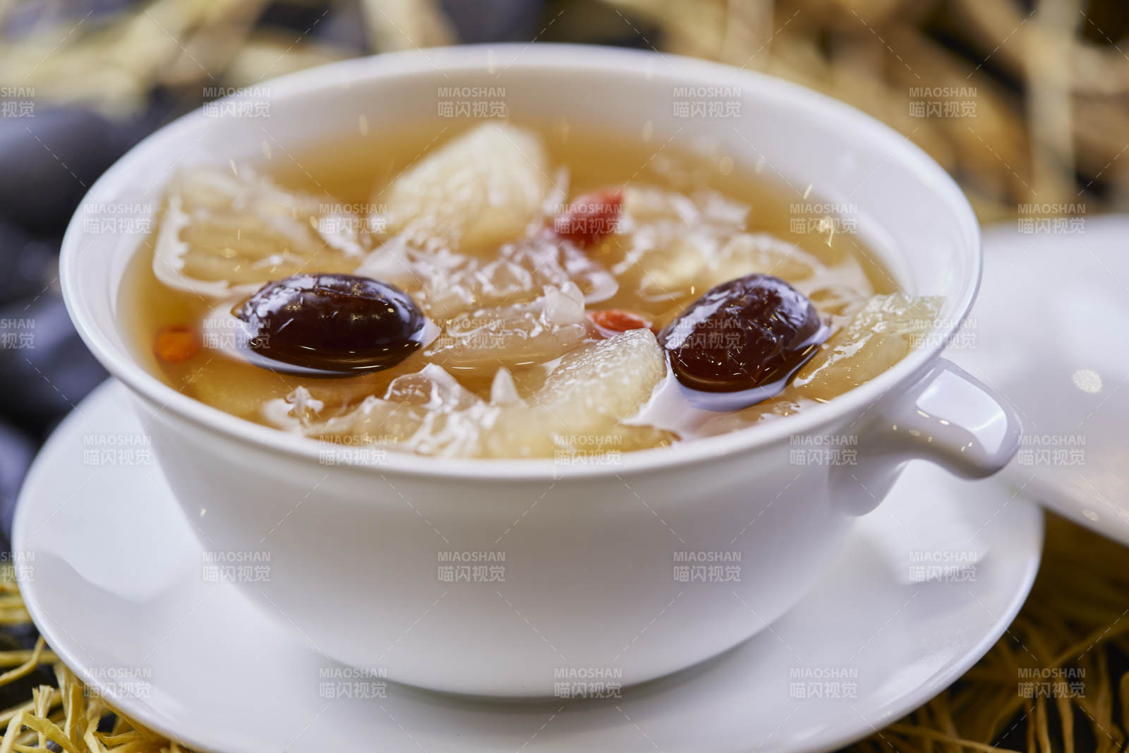 枸杞银耳红枣雪梨汤图片