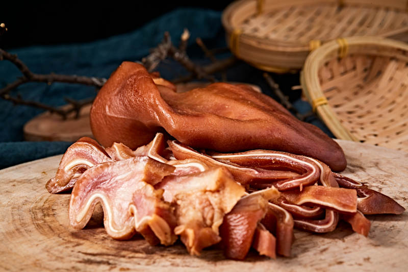 熟食整只熏卤猪耳朵图片