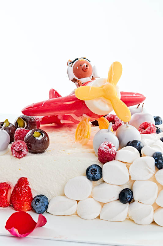 守护者乳脂鲜奶油儿童生日蛋糕图片