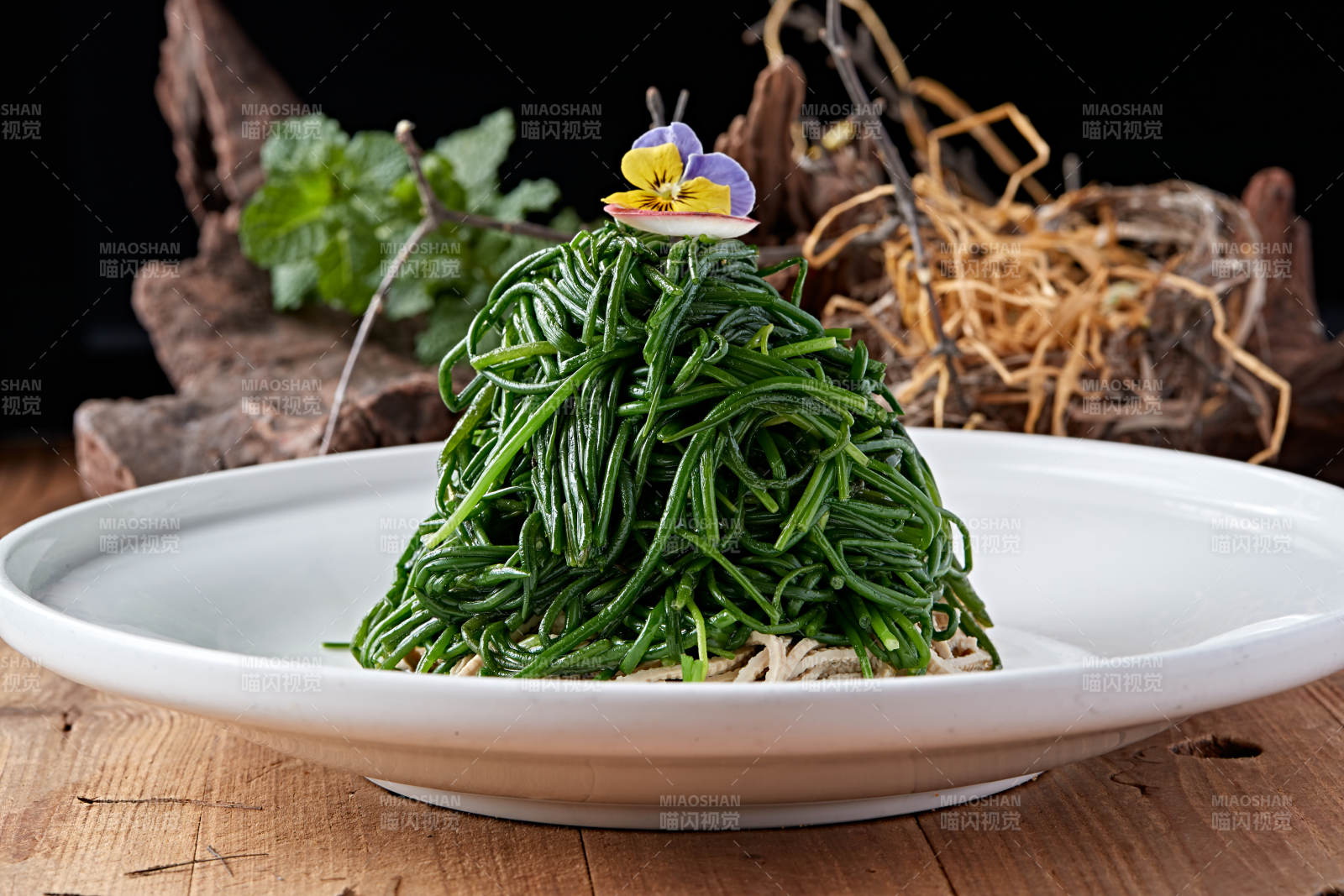 干豆腐丝拌沙葱图片