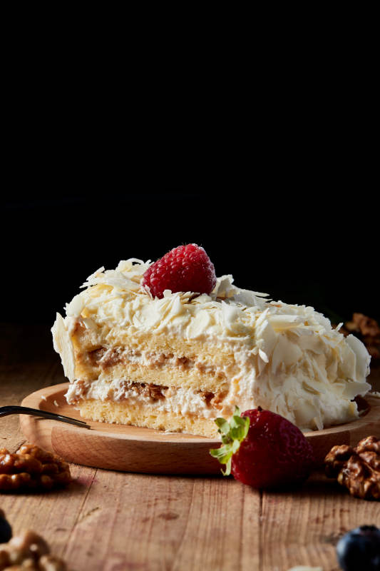 草莓白巧克力榴莲慕斯生日蛋糕图片