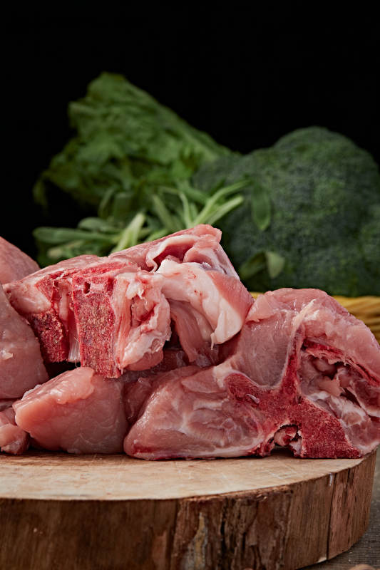 检疫合格的屠宰生鲜猪肉图片