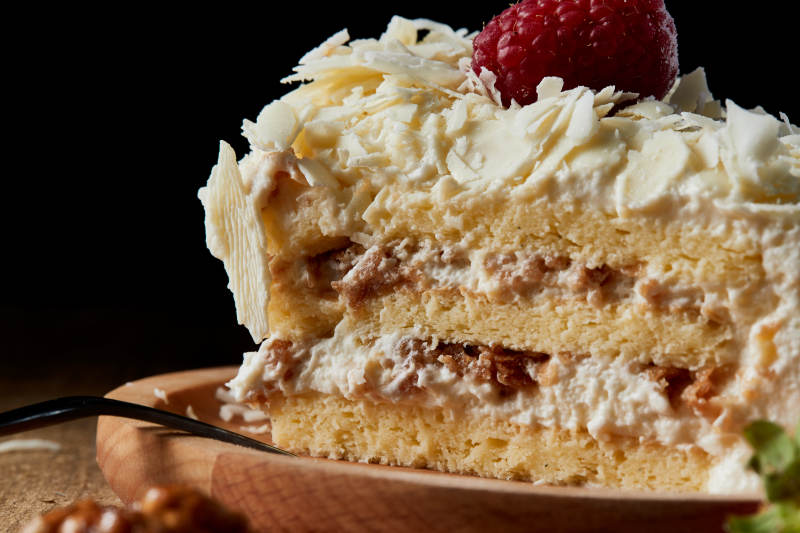 草莓白巧克力榴莲慕斯生日蛋糕图片