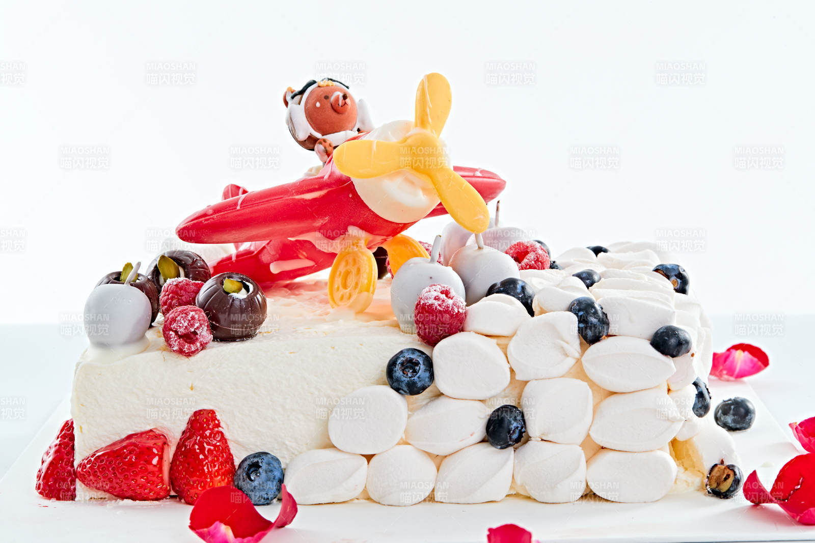 守护者乳脂鲜奶油儿童生日蛋糕图片