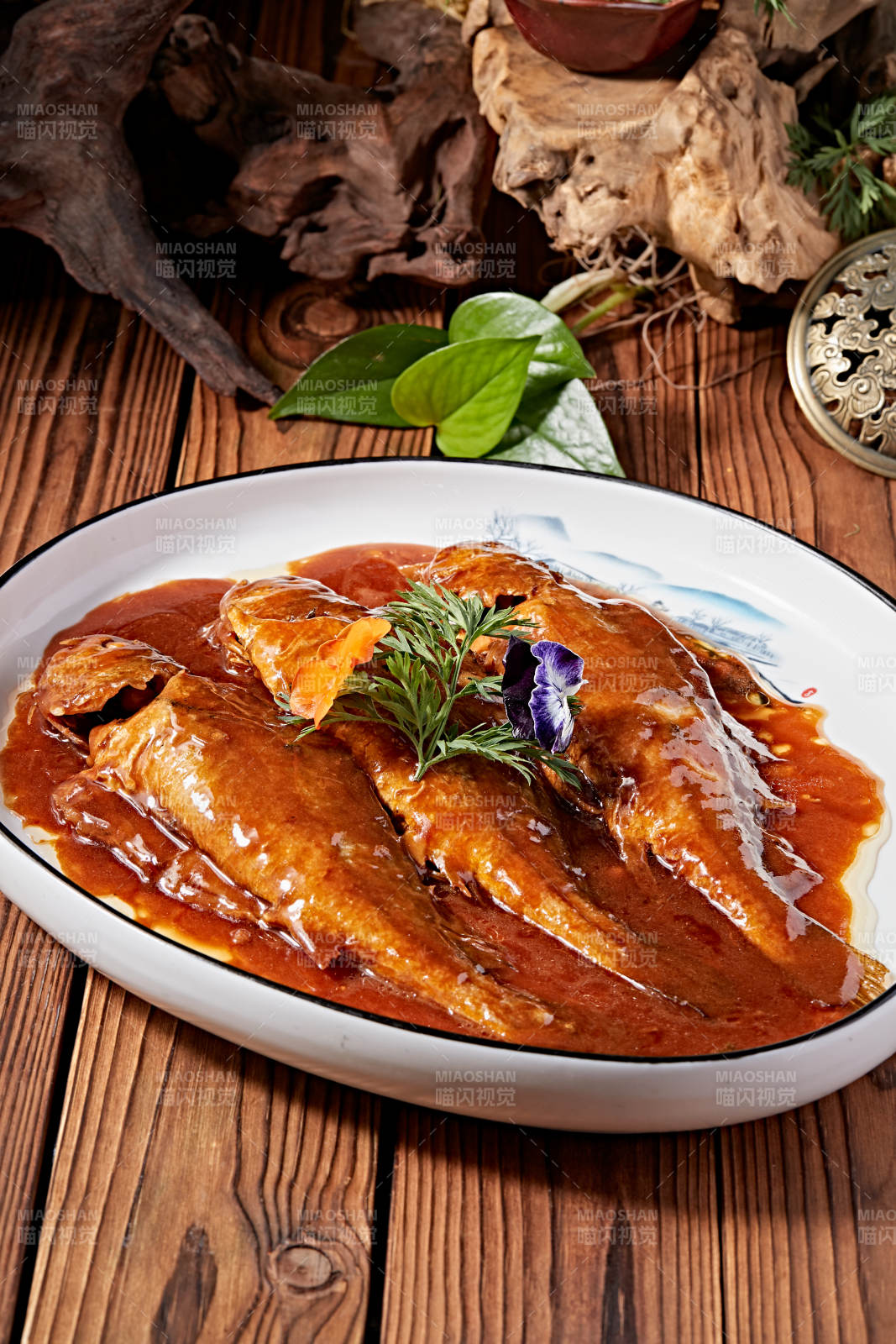 浇汁红烧海黄鱼图片