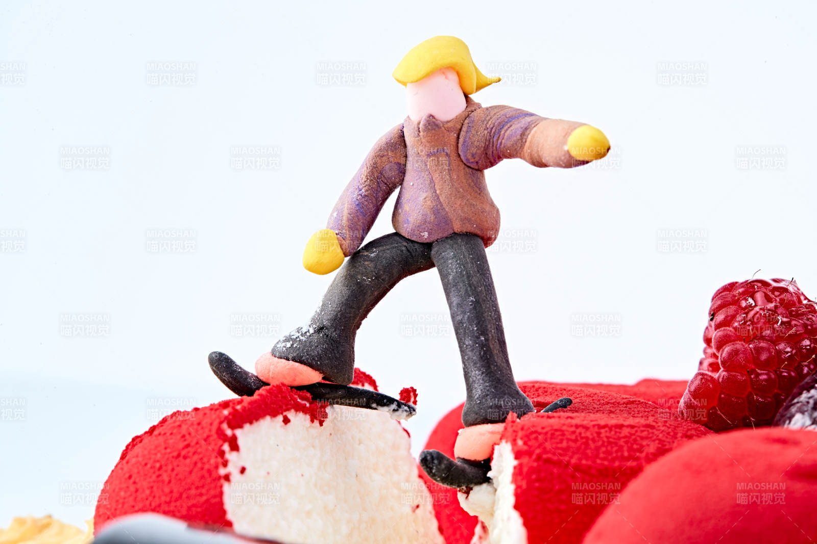 鲜水果抹茶心形奶油慕斯蛋糕图片