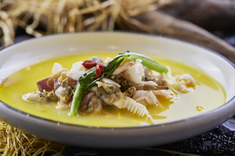 浓汤海味腌笃鲜咸肉春笋蛏子虾仁图片