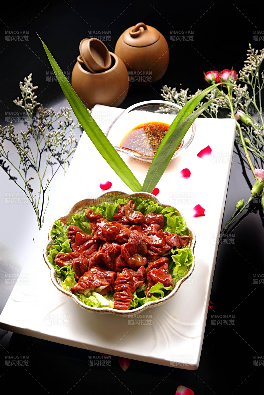 蘸汁卤味猪小肠图片