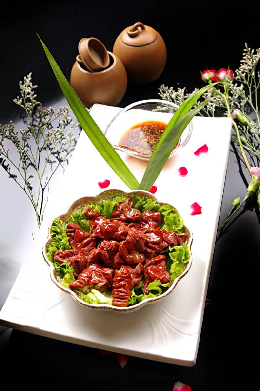 蘸汁卤味猪小肠图片