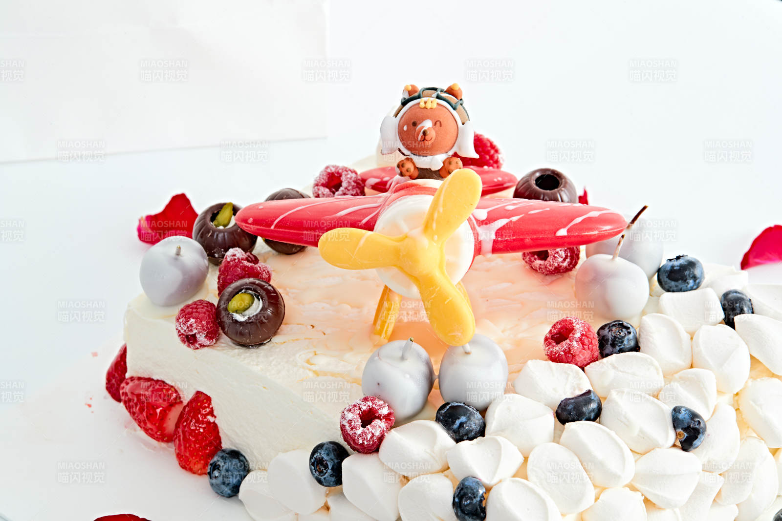 守护者乳脂鲜奶油儿童生日蛋糕图片