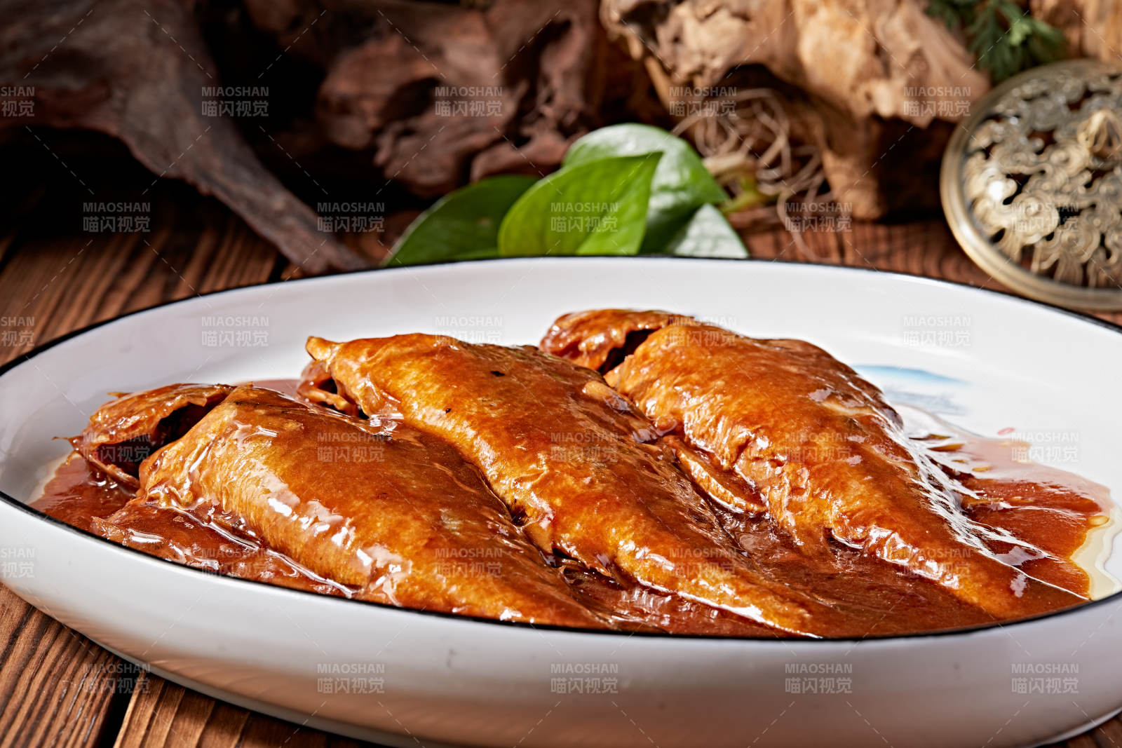 浇汁红烧海黄鱼图片