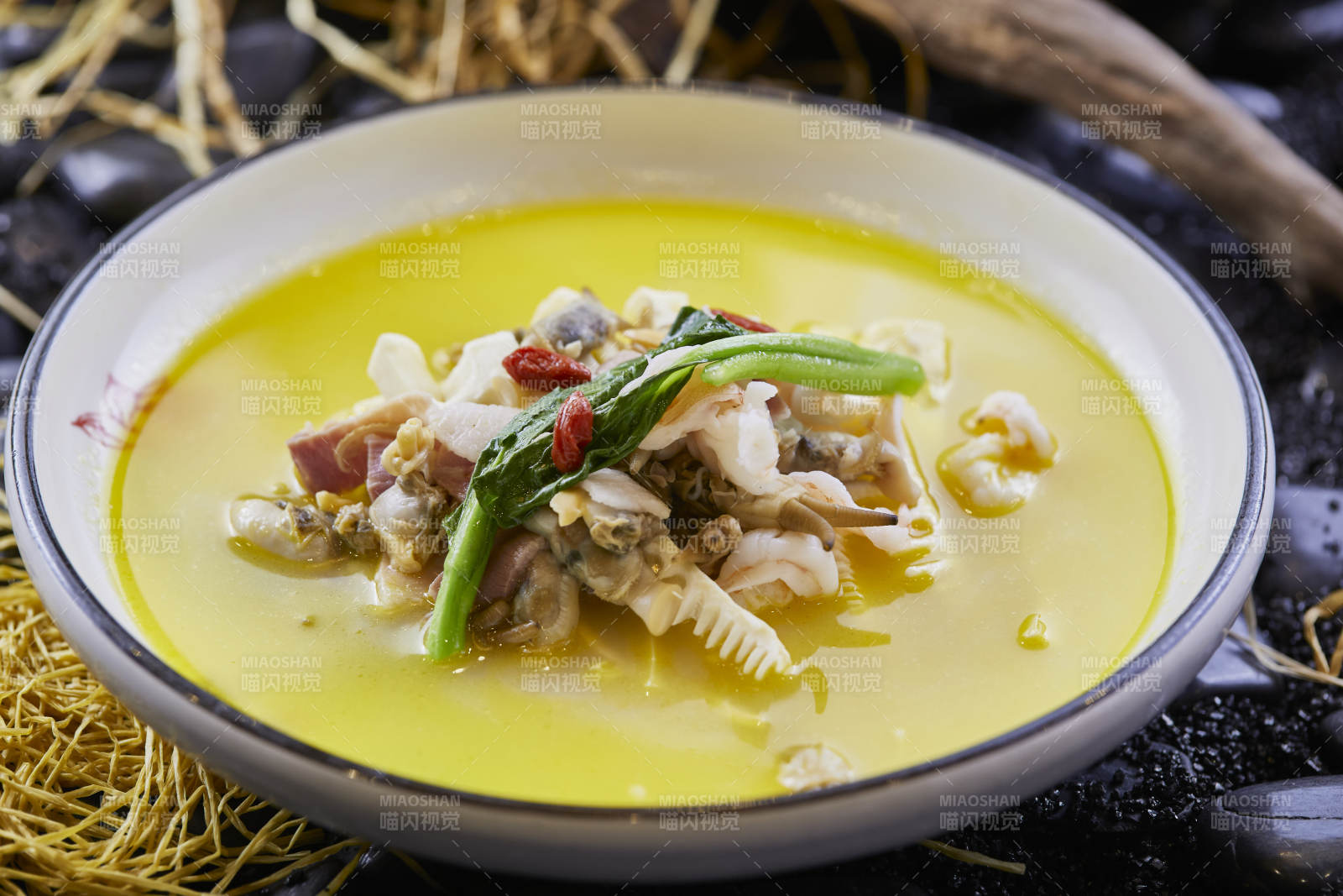 浓汤海味腌笃鲜咸肉春笋蛏子虾仁图片