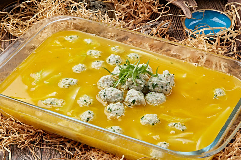 浓汤小白菜炖香菜鸡肉丸图片