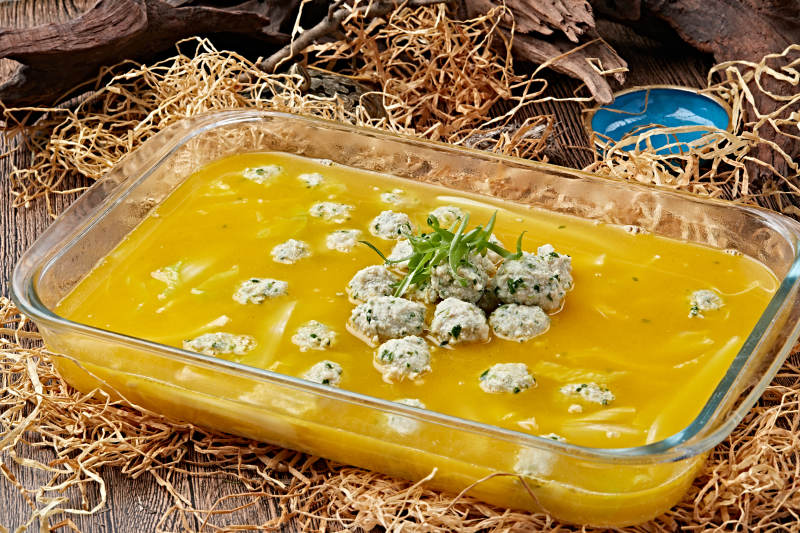 浓汤小白菜炖香菜鸡肉丸图片