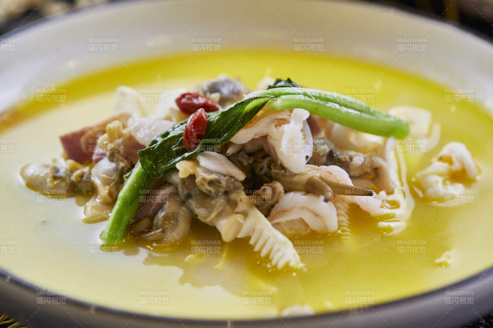 浓汤海味腌笃鲜咸肉春笋蛏子虾仁图片