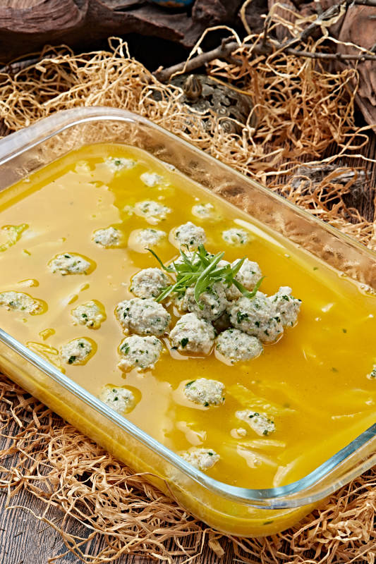 浓汤小白菜炖香菜鸡肉丸图片